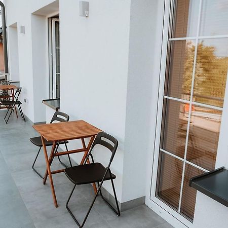 Noclegi Przy Stacji Nowy Dwór Mazowiecki Exterior foto