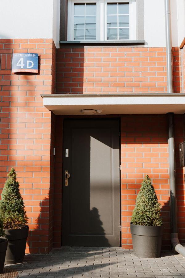 Noclegi Przy Stacji Nowy Dwór Mazowiecki Exterior foto
