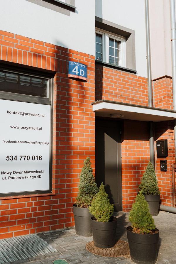 Noclegi Przy Stacji Nowy Dwór Mazowiecki Exterior foto