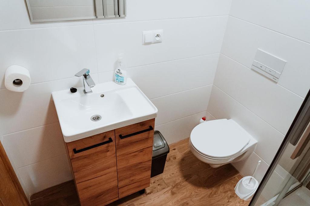 Noclegi Przy Stacji Nowy Dwór Mazowiecki Exterior foto