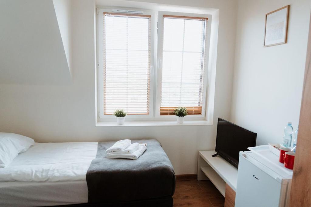 Noclegi Przy Stacji Nowy Dwór Mazowiecki Exterior foto