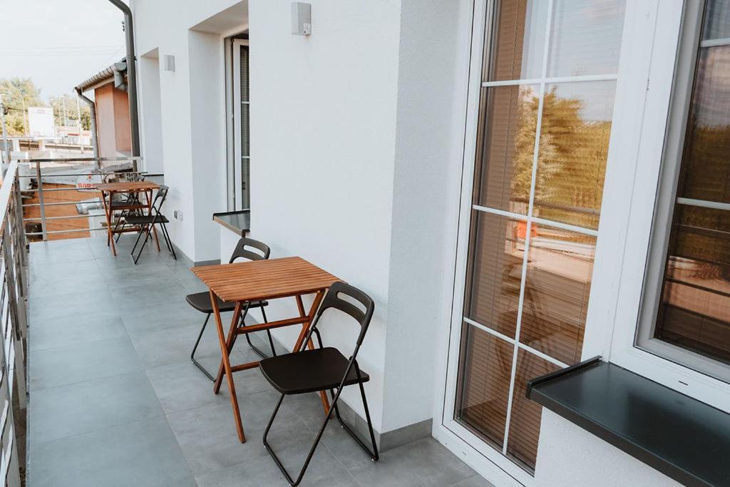 Noclegi Przy Stacji Nowy Dwór Mazowiecki Exterior foto