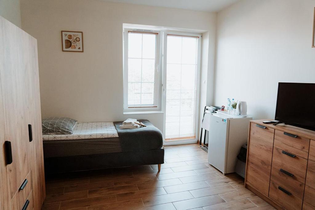 Noclegi Przy Stacji Nowy Dwór Mazowiecki Exterior foto