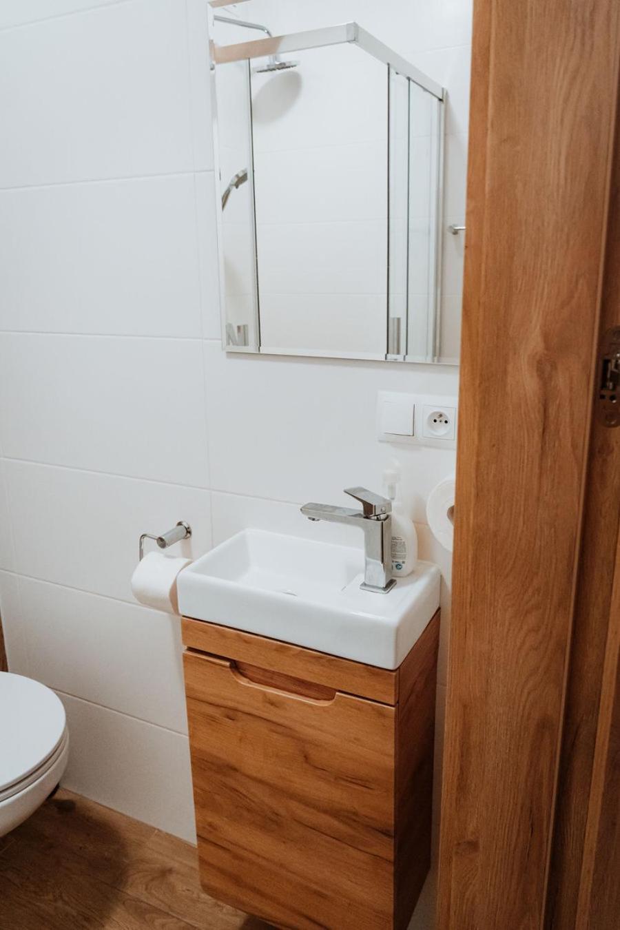 Noclegi Przy Stacji Nowy Dwór Mazowiecki Exterior foto