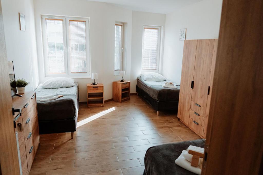 Noclegi Przy Stacji Nowy Dwór Mazowiecki Exterior foto